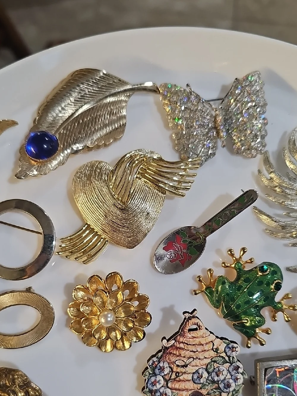 32 Pcs Women’s Brooch Lot - Mixed Brooches - Picture 6 of 8